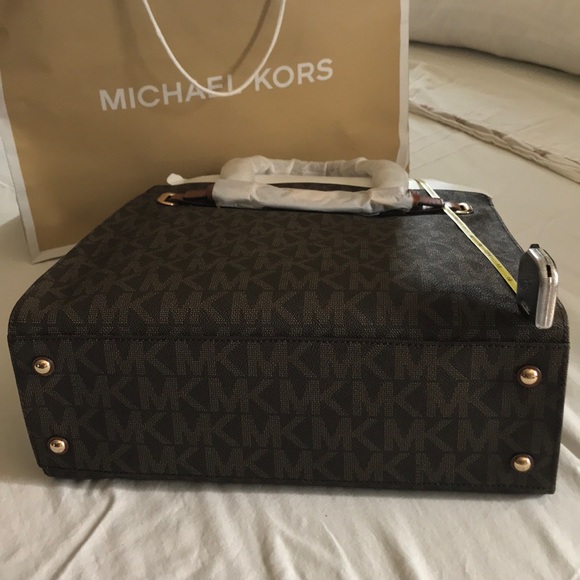 MK purse 💯 authentic NWT - Picture 3 of 4